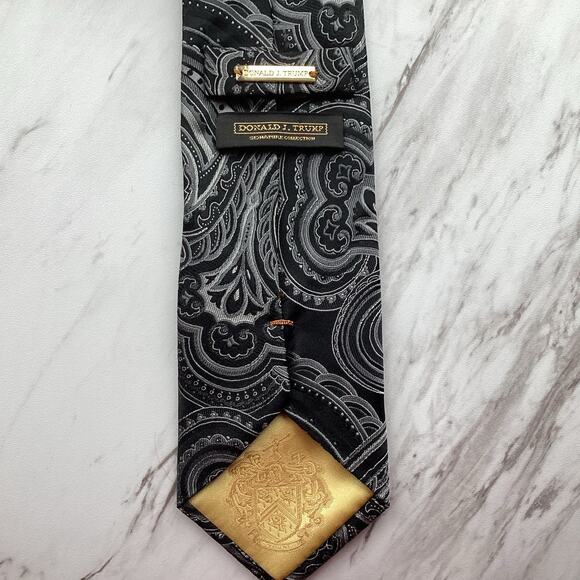 Donald Trump Silk Tie, Black Paisley VTG Signature Collection Ultra MAGA USA - Picture 1 of 6